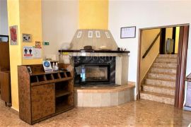 KRNICA – hotel i restoran uz obalu s tradicijom i odličnim referencama, Marčana, Propiedad comercial