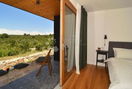 DUGI OTOK - MODERNA VILA 362 m2 BLIZU MORA, Sali, Ev