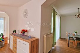 STAN 106 M2, 3OO METARA DO MORA, BAZEN – TOP LOKACIJA! PRIZEMLJE, Medulin, Apartamento