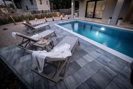 OTOK KRK MIRNA LOKACIJA - MODERNA VILLA, Krk, Casa