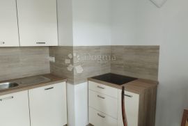 MALINSKA - APARTMANSKA KUĆA - 8 APARTMANA, Malinska-Dubašnica, Дом