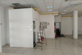 Izuzetan poslovni prostor u Karlovcu, Karlovac, Immobili commerciali