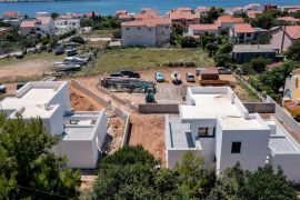 Urbana villa sa bazenom u blizini predivnih plaža, Rab, بيت