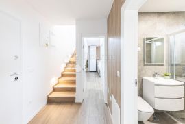 Dvooetažni apartman uz more, Povljana, Kвартира