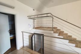 Apartman s panoramskim pogledom Njivice, Omišalj, Stan