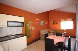 UVALA SOLINE - DVA APARTMANA PRVI RED DO MORA, Dobrinj, Kвартира