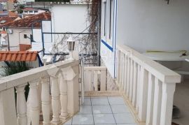 DUGI RAT_SUMPETAR, APARTMANSKA KUĆA S BAZENOM I PREDIVNIM POGLEDOM!!!, Dugi Rat, Дом