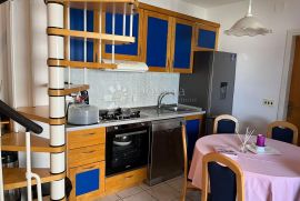 MALINSKA - DVOETAŽNI APARTMAN BLIZU MORA, Malinska-Dubašnica, Apartamento