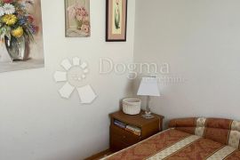 MALINSKA - DVOETAŽNI APARTMAN BLIZU MORA, Malinska-Dubašnica, Apartamento