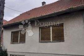 KUĆA ZA RENOVACIJU TURČIN, Gornji Kneginec, Haus