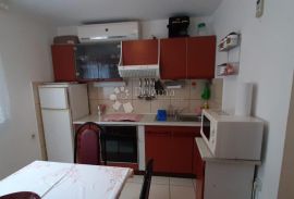 Prilika - kuća na samo 5 min od Pirovca, Pirovac, House