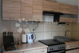 Prilika - kuća na samo 5 min od Pirovca, Pirovac, House