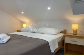 VODICE ATRAKTIVNA APARTMANSKA KUĆA BLIZ MORA, Vodice, Kuća