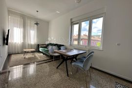 NOVOUREĐENI STAN U CENTRU, Rijeka, Appartement