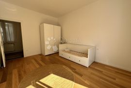 NOVOUREĐENI STAN U CENTRU, Rijeka, Appartement