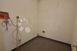 PODMURVICE - ODLIČAN PROSTOR ZA DUGOROČNI ZAKUP, Rijeka, Propriedade comercial