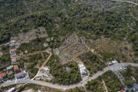 VIS- POLJOPRIVREDNO ZEMLJIŠTE SA SAVRŠENIM POGLEDOM - PORED GRAĐEVINSKE ZONE, Vis, Земля