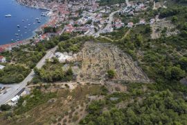 VIS- POLJOPRIVREDNO ZEMLJIŠTE SA SAVRŠENIM POGLEDOM - PORED GRAĐEVINSKE ZONE, Vis, Земля