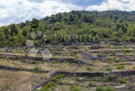 VIS- POLJOPRIVREDNO ZEMLJIŠTE SA SAVRŠENIM POGLEDOM - PORED GRAĐEVINSKE ZONE, Vis, Земля