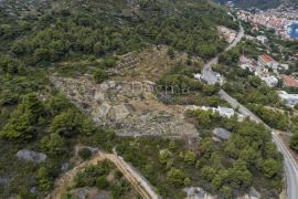 VIS- POLJOPRIVREDNO ZEMLJIŠTE SA SAVRŠENIM POGLEDOM - PORED GRAĐEVINSKE ZONE, Vis, Земля