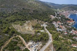 VIS- POLJOPRIVREDNO ZEMLJIŠTE SA SAVRŠENIM POGLEDOM - PORED GRAĐEVINSKE ZONE, Vis, Земля