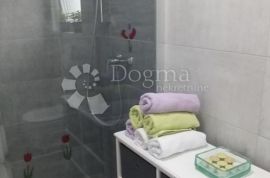 Apartman sa privatnim bazenom i dvorištem od 213m2, Dobrinj, Wohnung