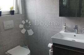 Apartman sa privatnim bazenom i dvorištem od 213m2, Dobrinj, Wohnung