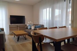 MODERNI VELIKI APARTMAN - MALINSKA - 350M OD MORA, Malinska-Dubašnica, Appartment