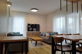 MODERNI VELIKI APARTMAN - MALINSKA - 350M OD MORA, Malinska-Dubašnica, Appartement