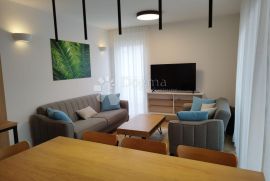 MODERNI VELIKI APARTMAN - MALINSKA - 350M OD MORA, Malinska-Dubašnica, Appartment