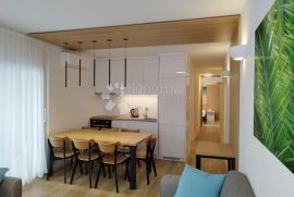 MODERNI VELIKI APARTMAN - MALINSKA - 350M OD MORA, Malinska-Dubašnica, Appartment