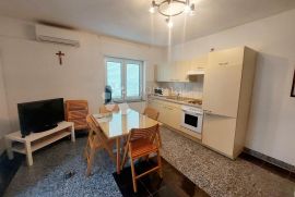 KRK  - KUĆA S 5 APARTMANA, Krk, Haus