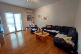 KRK  - KUĆA S 5 APARTMANA, Krk, Haus