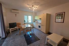 KRK  - KUĆA S 5 APARTMANA, Krk, Haus