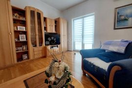 KRK  - KUĆA S 5 APARTMANA, Krk, Haus