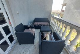 KRK  - KUĆA S 5 APARTMANA, Krk, Haus