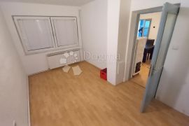 Dvojna Kuća 3 etaže 250m2 + terasa, garaža, parking, vrt, Črnomerec, Haus