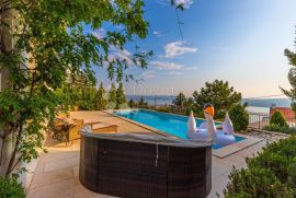 VILLA SA PANORAMSKIM POGLEDOM (CRIKVENICA), Crikvenica, بيت