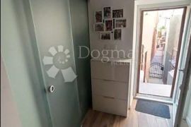 NOVOUREĐENI Apartman Baška stara jezgra, Baška, Stan