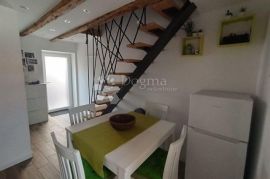 NOVOUREĐENI Apartman Baška stara jezgra, Baška, Stan