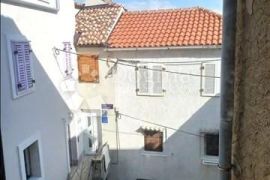 NOVOUREĐENI Apartman Baška stara jezgra, Baška, Stan