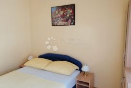 VODICE, atraktivna kuća sa 11 apartmana i trosobnim stanom, Vodice, House