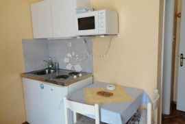 VODICE, atraktivna kuća sa 11 apartmana i trosobnim stanom, Vodice, House