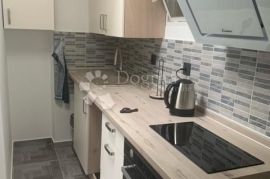 Mali renovirani stan na dobroj lokaciji, Rijeka, Apartamento