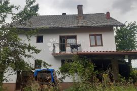 Kuća u Ogulinu sa tri etažirana stana i velikom okućnicom, Ogulin, Haus