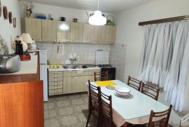 ROGOZNICA- KUĆA SA 3 STANA TEK 350M OD MORA, Rogoznica, Casa