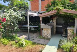 ROGOZNICA- KUĆA SA 3 STANA TEK 350M OD MORA, Rogoznica, Casa