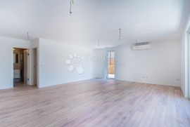 Luksuzni apartman sa terasom  i garažom u Cresu, Cres, Appartamento