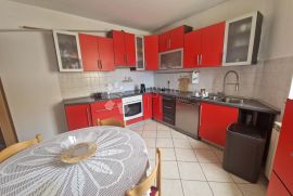 NJIVICE - ETAŽA KUĆE (2xAPP), Omišalj, Appartement