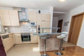 Apartman s okućnicom blizu mora, Dobrinj, Kвартира